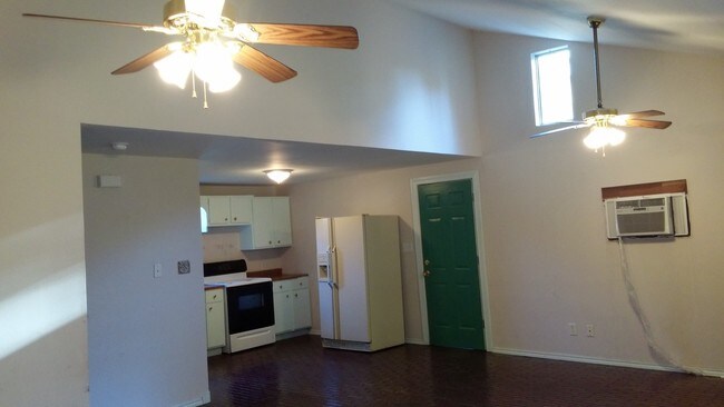 Building Photo - 306 E Brandon St