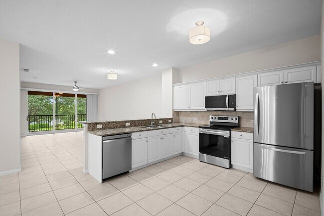 Foto del edificio - ANNUAL RENTAL - 3 Bedroom, 2 Bath w/ Garag...