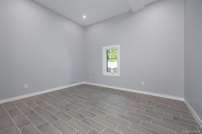 Building Photo - 126 Innis Ave