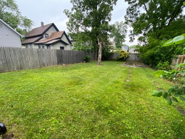 Building Photo - 846 Jennette Ave NW