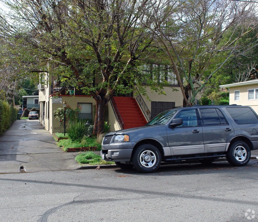 Primary Photo - 423 1st St