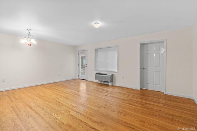 Building Photo - 160 Chatterton Ave