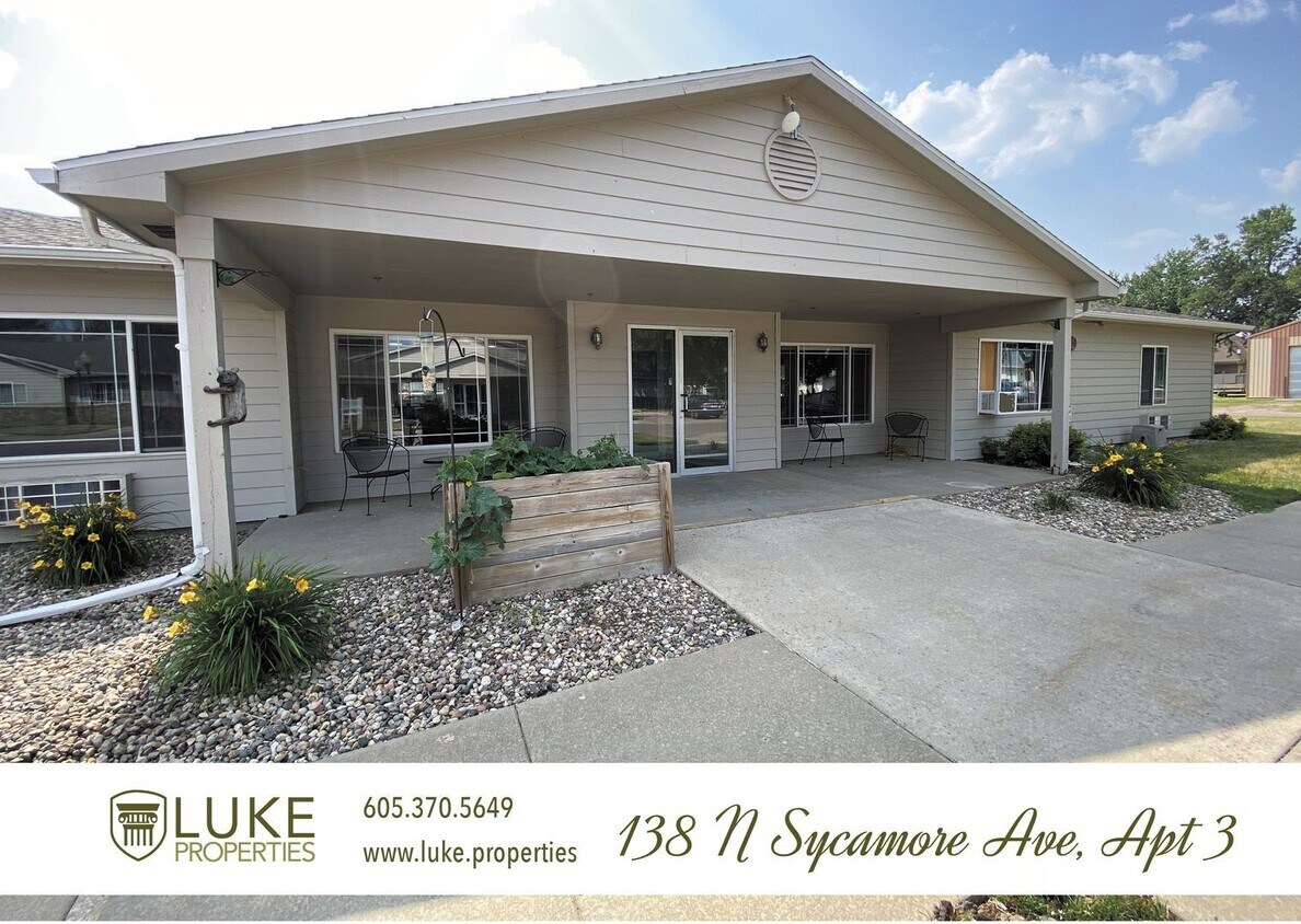 Foto principal - 138 N Sycamore Ave
