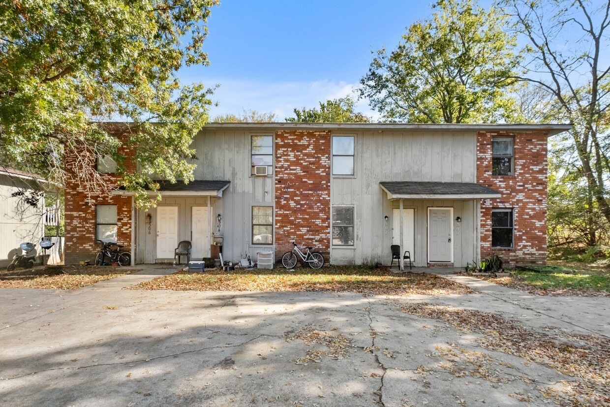 Primary Photo - 500 N Betty Jo Dr Fourplex