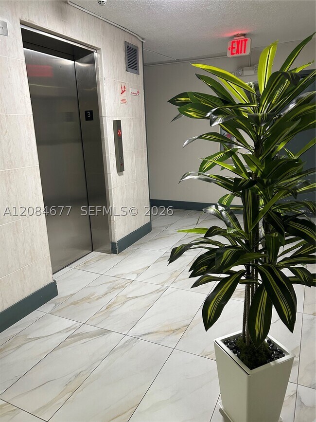Foto del edificio - 1250 NE 125th St