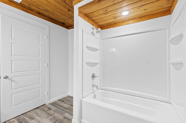 Foto del edificio - Beautiful & Unique Rental Home Spacious, C...