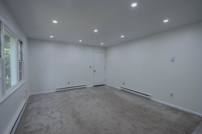 Building Photo - 16 Oenoke Pl