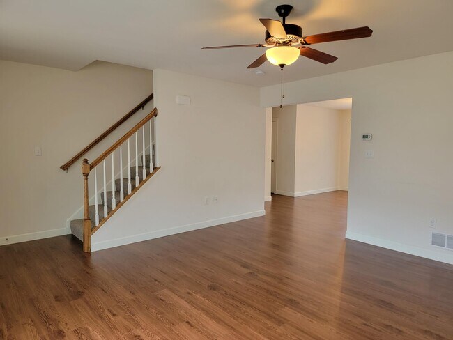 Building Photo - 5231 Summerfield Dr