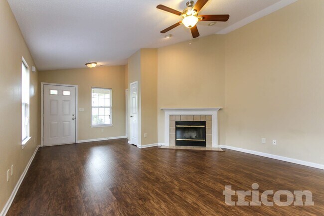 Foto del edificio - 345 Bent Stream Ln