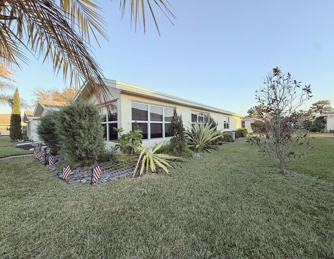 Foto del edificio - 5301 Lakefront Blvd