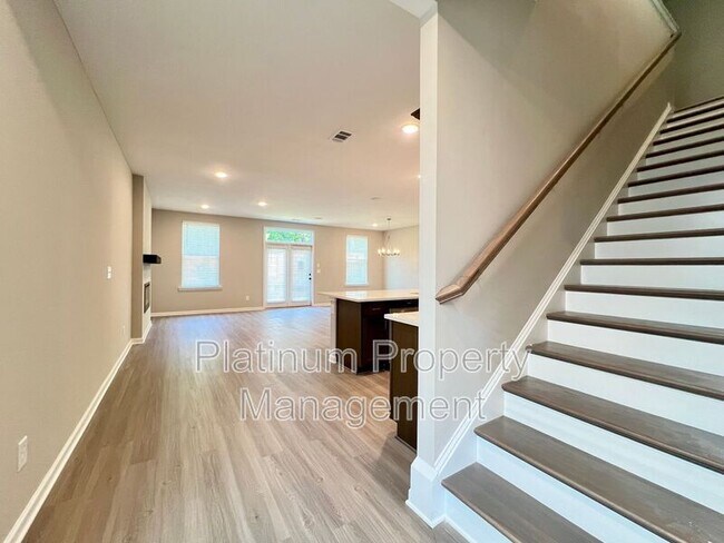 Building Photo - 1177 Lucan Ln