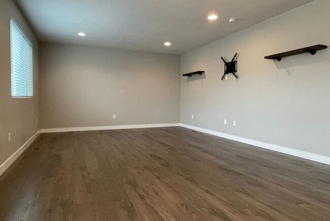 Building Photo - 3037 S Red Pine Dr