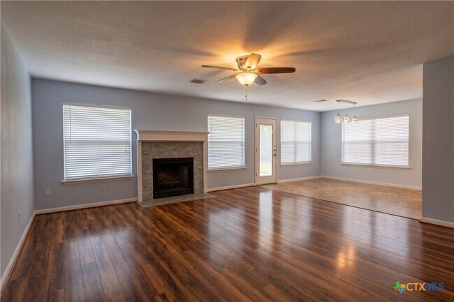 Foto del edificio - 402 Preakness Cir