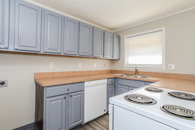 Foto del edificio - 3-bedroom Brick Home in Cincinnati