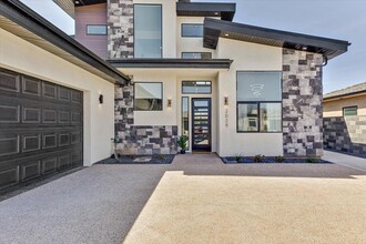 Building Photo - 2029 Grand Teton Rd