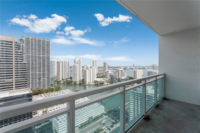 Foto del edificio - 950 Brickell Bay Dr