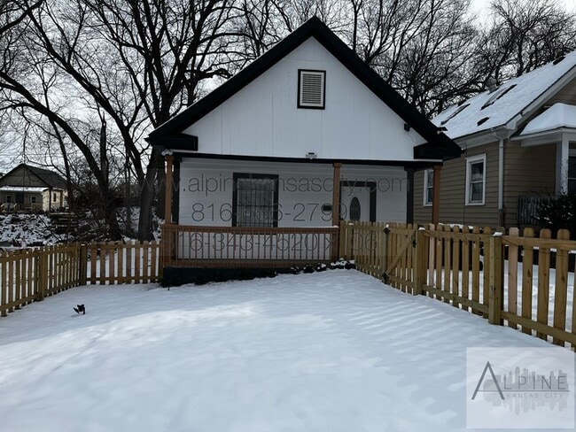 Foto del edificio - Beautifully Updated Home! Fenced! Vouchers OK!