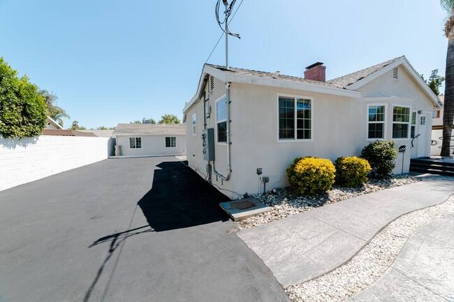 Foto del edificio - 14836 Archwood St