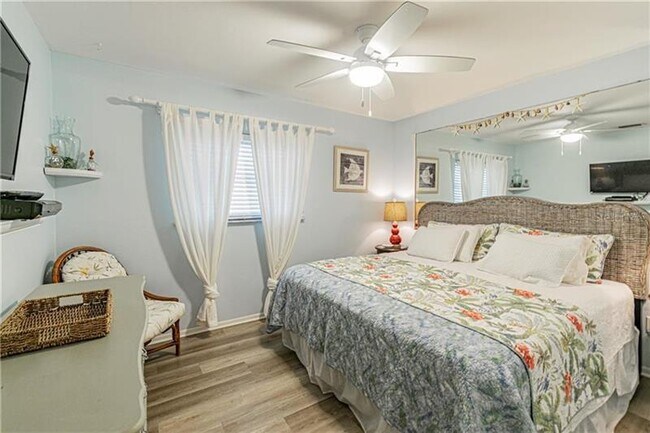 Building Photo - Charming condo located in the quiet neighb...