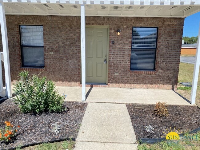 Building Photo - Charming 2 Bedroom Unit in Gulf Breeze!