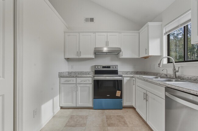 Foto del edificio - 2900 Woodrich Dr