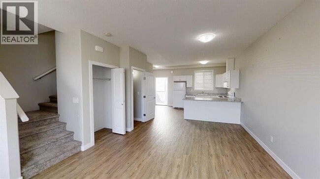 Building Photo - 9503-9112 112 Ave