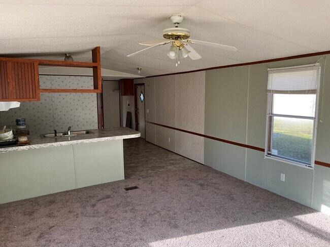 Foto del edificio - 3 bedroom 2 bath mobile home for rent