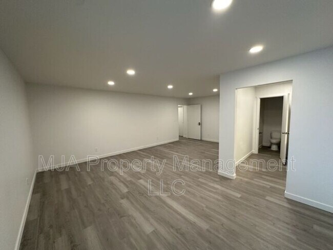 Foto del edificio - 500 East Fort Union Blvd