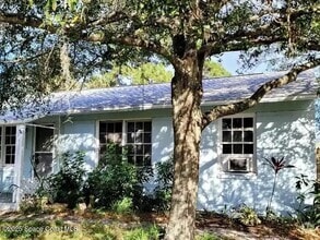 Building Photo - 808 Sunset Dr