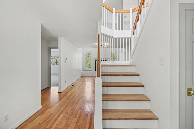 Foto del edificio - Large 4 Bedroom/2.5 Bathroom Home in Bon Air ***Available Early/Mid April***