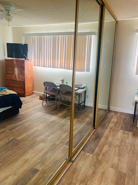 Mirrored wardbobe in bedroom - 530 W 14th St
