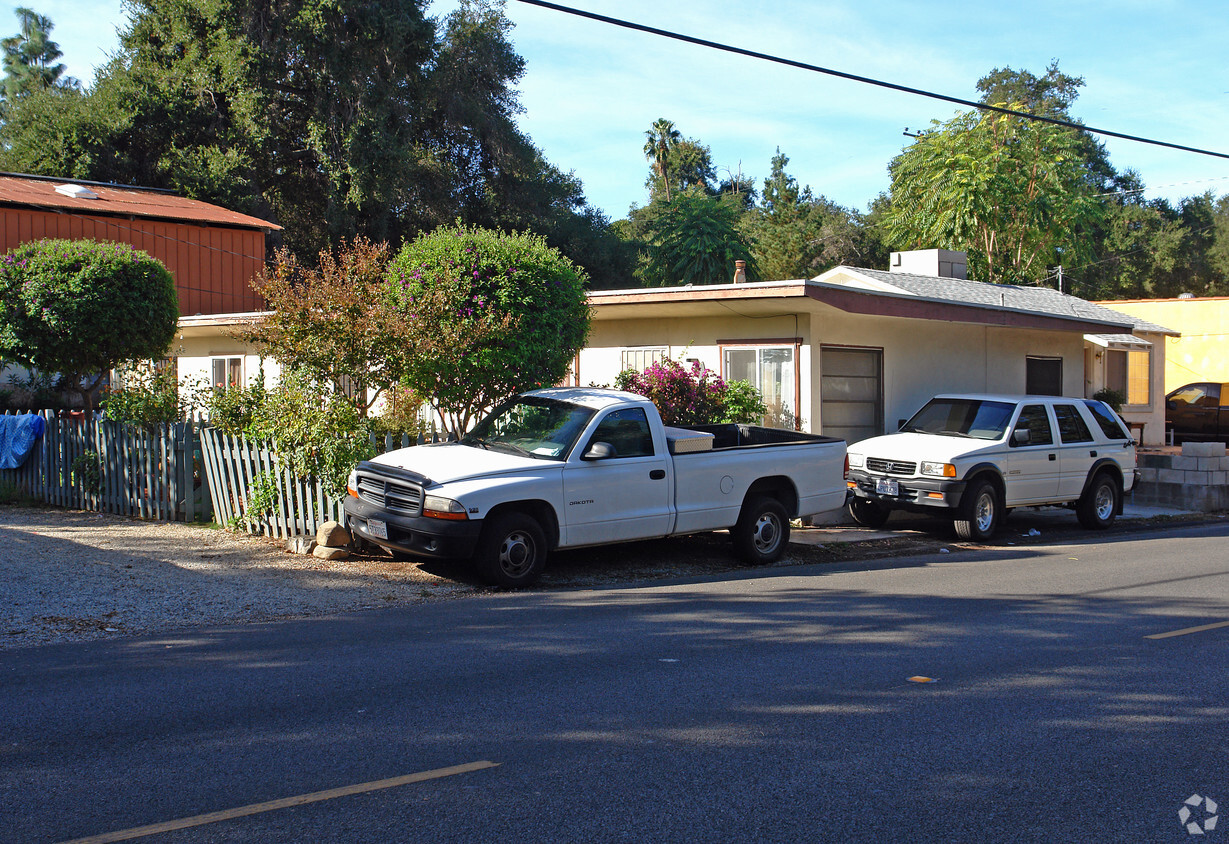 Primary Photo - 421 W El Roblar Dr