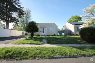 Building Photo - 756 Merritt St