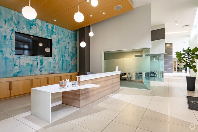 Lobby Photo - Midtown 24