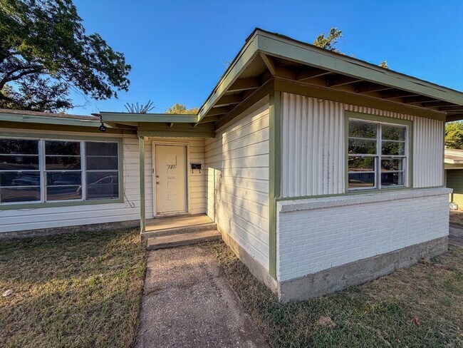 Building Photo - 121 Vandenburg Dr