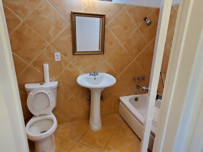 Foto del edificio - 1417 S Atlantic Blvd