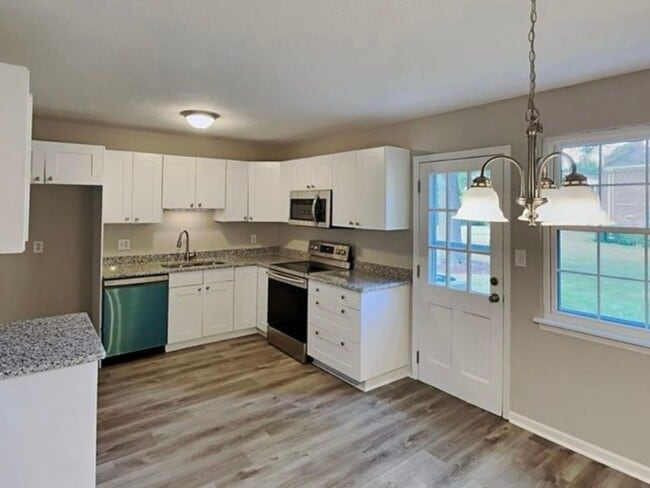 Building Photo - 1002 Willow Dr