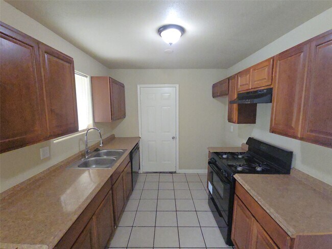 Foto del edificio - 919 Progreso Dr