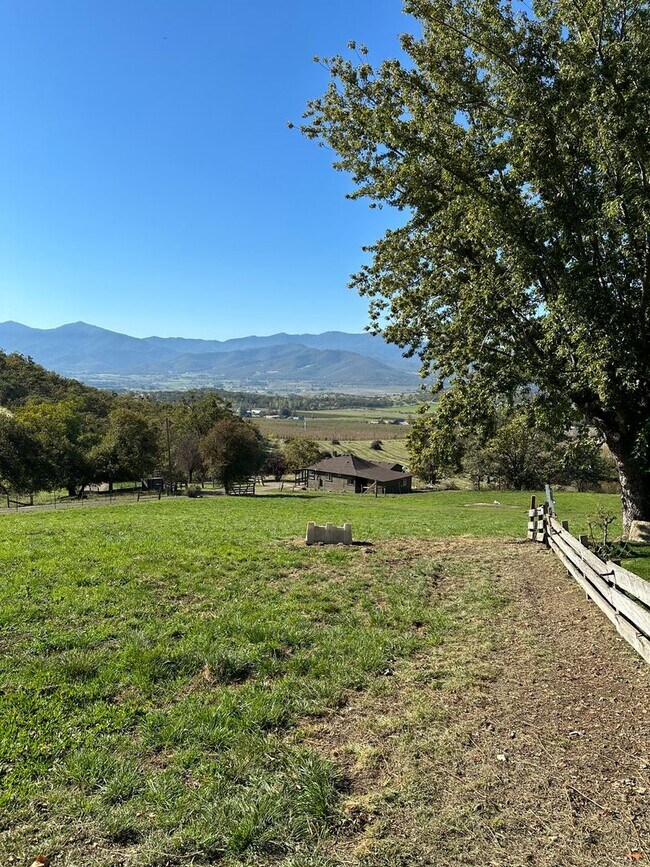 WHAT A VIEW TO HAVE *** House Rental in Medford, OR