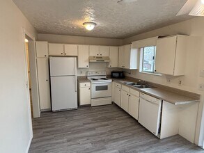 Building Photo - 4457 S Woodgrove Dr