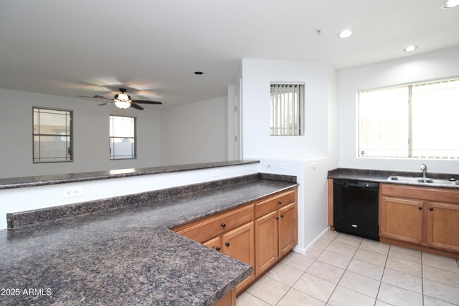 Foto del edificio - 8147 W Lynwood St