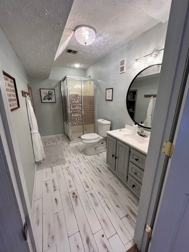 Foto del edificio - 4 Bedroom Single Family Home in Peachtree ...