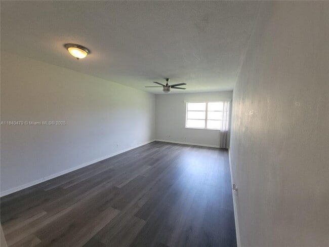 Foto del edificio - 5090 SW 64th Ave