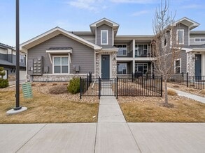 Building Photo - Move-In Ready, 3BR/2BA Townhome in Loveland with Modern Finishes