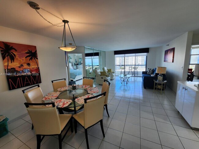 Foto del edificio - 3530 Mystic Pointe Dr