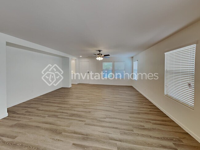 Building Photo - 1070 S Deerfield Ln