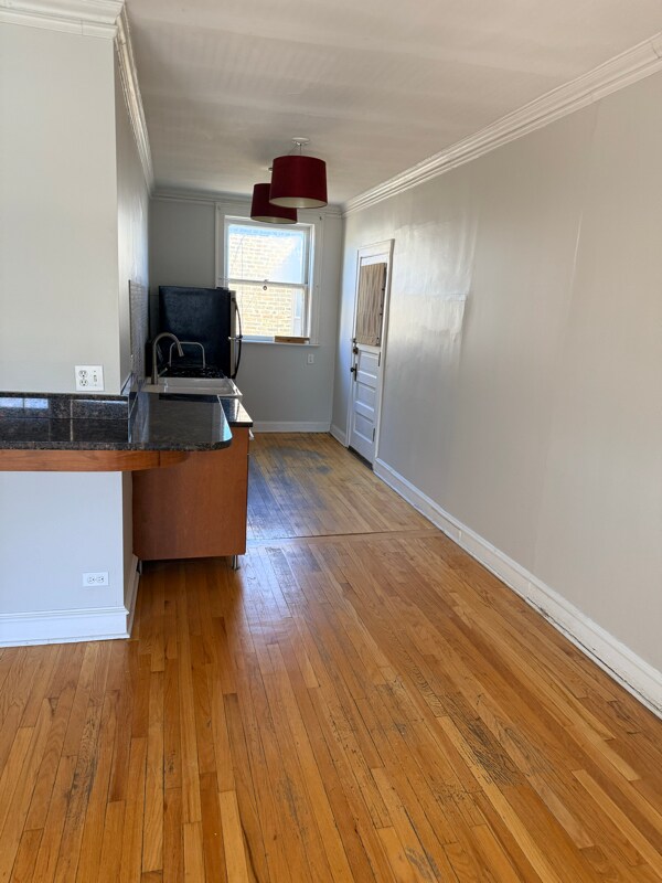 Building Photo - 1750 W Granville Ave