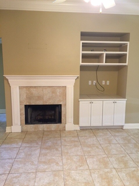 Building Photo - 314 N. Lake Pointe Dr.