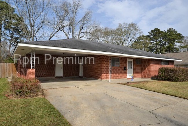 Building Photo - 8255 Queenswood Ct