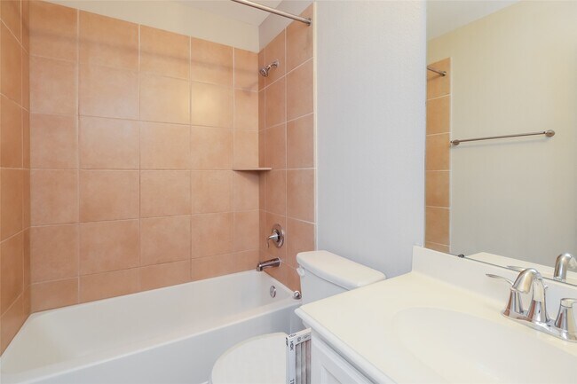 Foto del edificio - 17239 Glen Oaks Dr